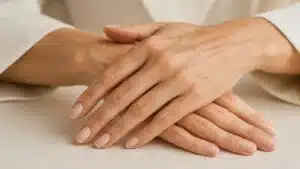 Bakımlı ellerin doğal ve zarif görünümü